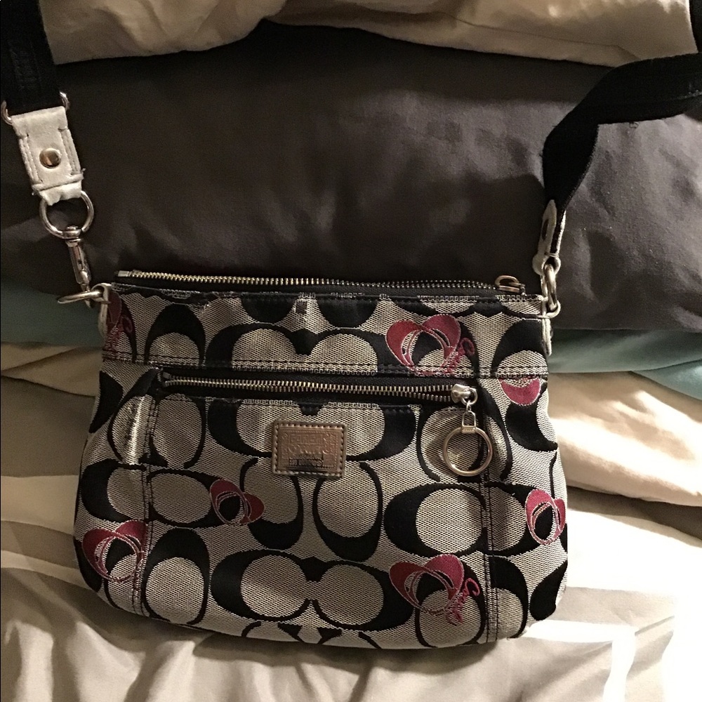 Coach Poppy collection Heart Handbag - Picture 2 of 5